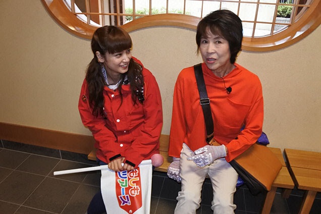 お風呂に入れなかった女子２人。登山前にちょっと休憩…