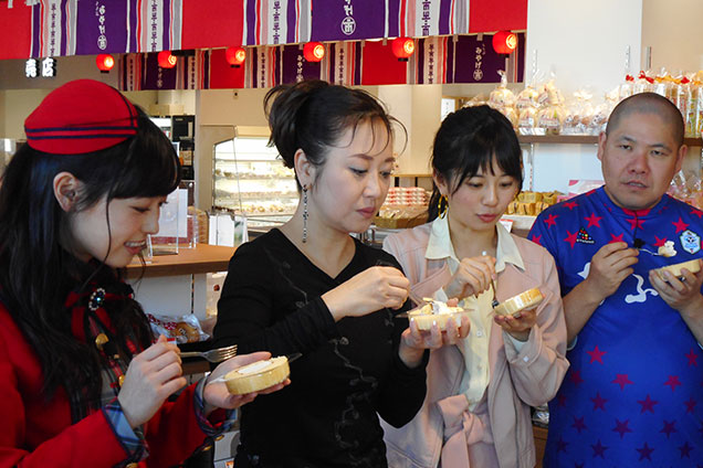 秩父名物のちちぶ餅が入ったちちぶ餅ロール