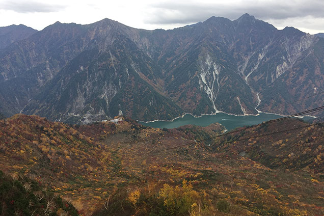 支柱のないロープウェイ！ 紅葉の大絶景を見下ろせます！