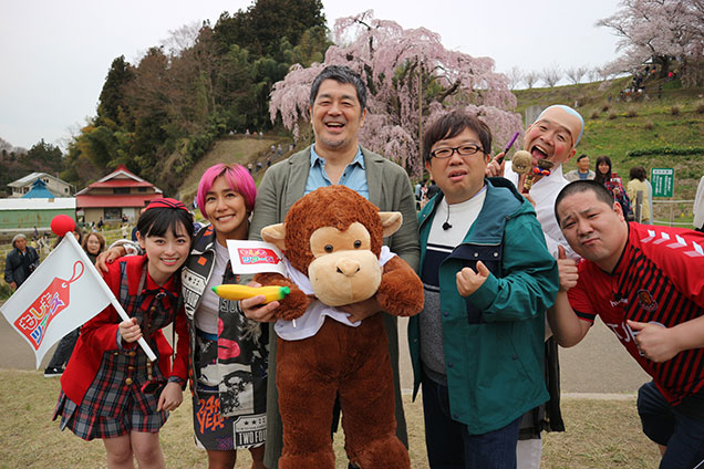 最後は滝桜前でパチリ！圧巻の滝桜でした！