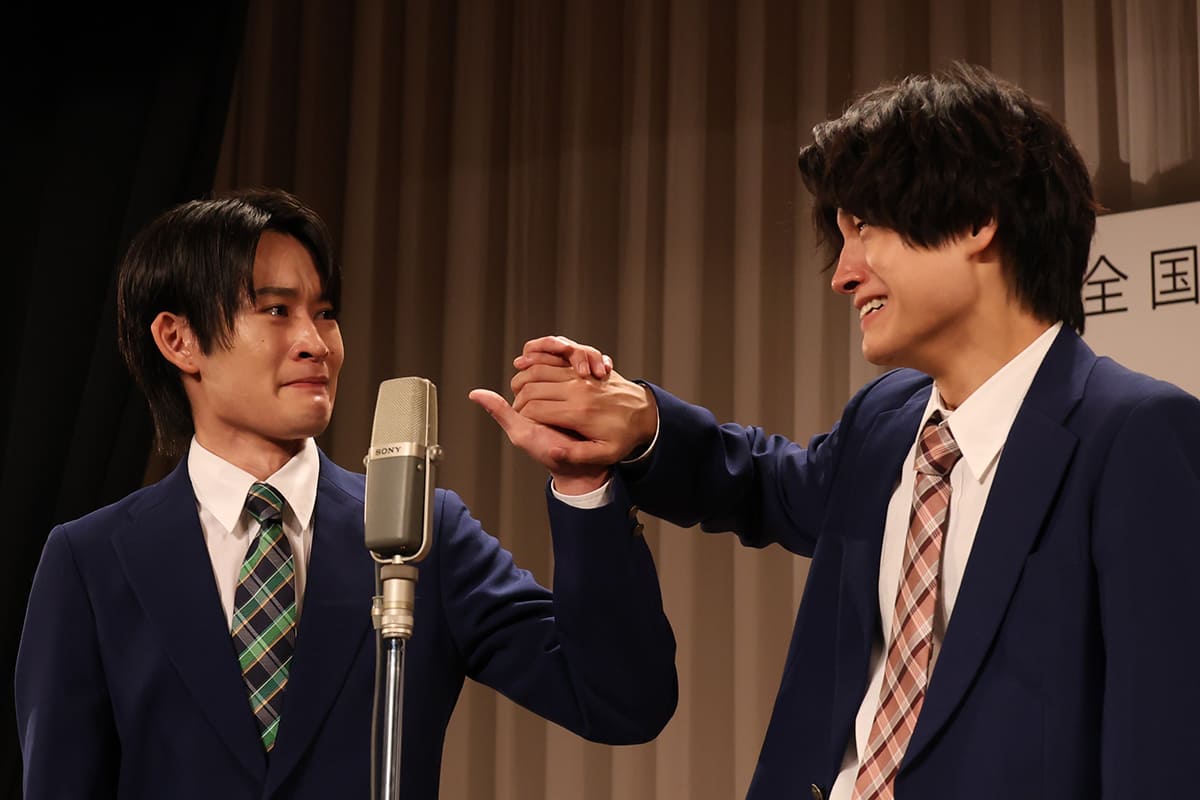 左から）山時聡真、佐野晶哉