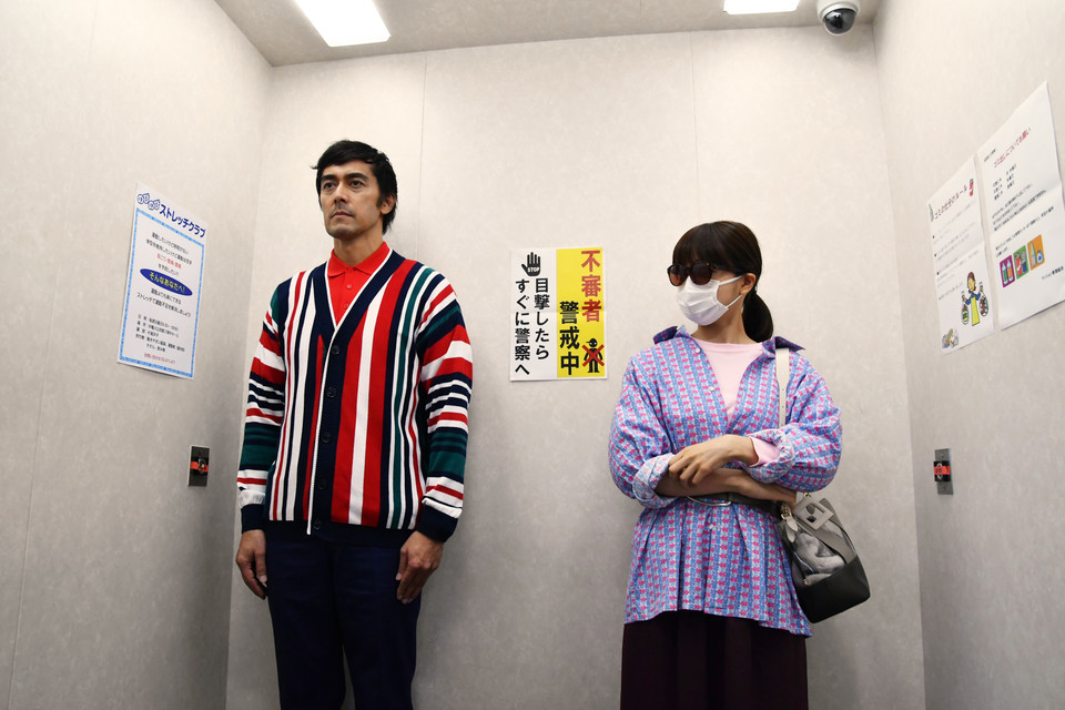 自分家に帰って阿部寛ちゃんがベッドで寝てたらどうする？ 	->画像>6枚 