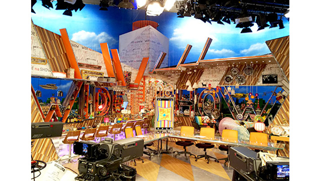 独特の世界観を醸し出す『ワイドナショー』のスタジオ。その舞台裏はカオス? フジテレビ