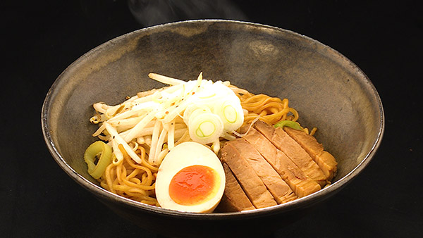 菊池風磨考案「やきやきやきもち焼きそば〜焼きそばなの？ラーメンなの？どっちなの？〜」