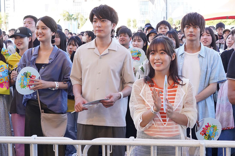 夏海(森七菜)、健人(間宮祥太朗)、匠(神尾楓珠)、皐月(山崎紘菜)