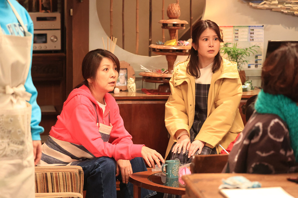 『続・続・最後から二番目の恋』水谷典子(飯島直子)、長倉知美(佐津川愛美)