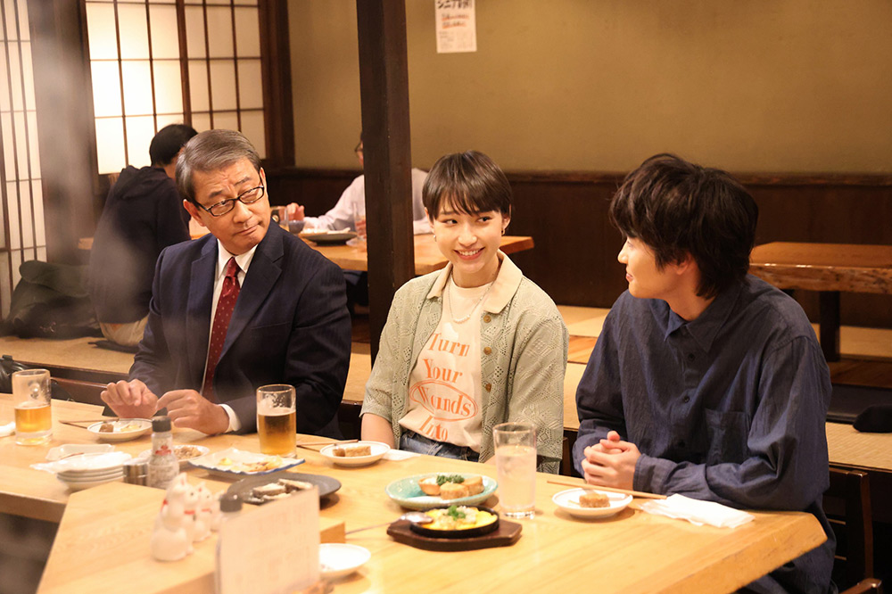 『続・続・最後から二番目の恋』長倉和平(中井貴一)、長倉えりな(白本彩奈)、木村優斗(西垣匠)