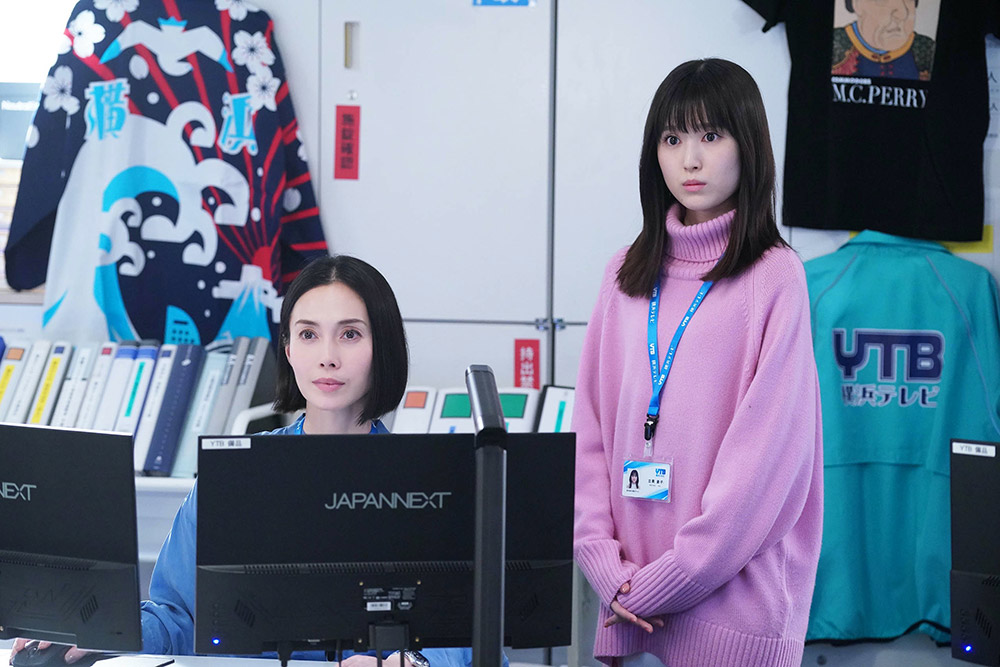 ONE DAY~聖夜のから騒ぎ~ 倉内桔梗(中谷美紀)、立葵査子(福本莉子)