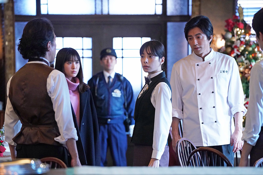 ONE DAY~聖夜のから騒ぎ~ 立葵時生(大沢たかお)、立葵査子(福本莉子)、竹本梅雨美(桜井ユキ)、蛇の目菊蔵(栗原英雄)