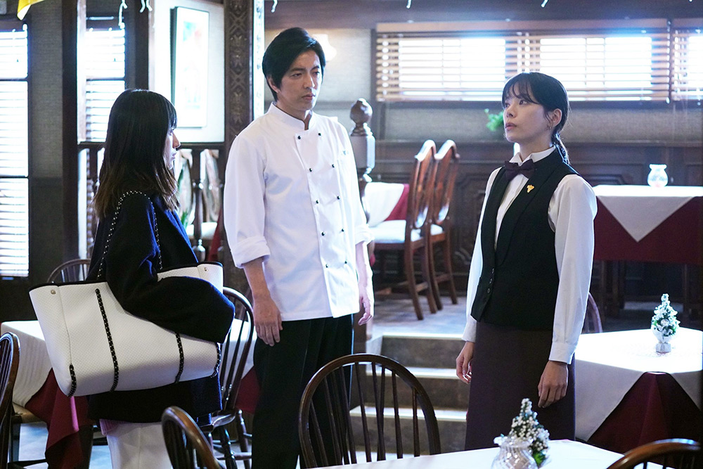 ONE DAY~聖夜のから騒ぎ~ 立葵時生(大沢たかお)、立葵査子(福本莉子)、竹本梅雨美(桜井ユキ)
