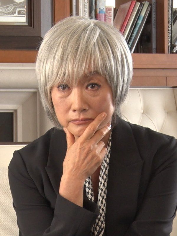 樺島響子(余 貴美子)