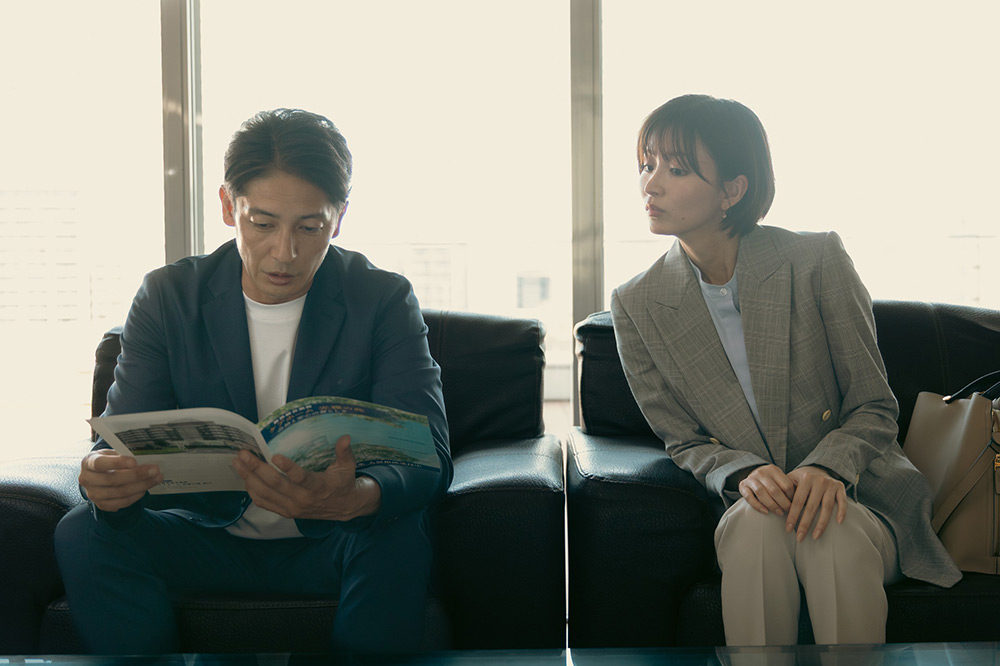 『プロフェッショナル 保険調査員・天音蓮』天音蓮(玉木宏)、栗田凛(岡崎紗絵)