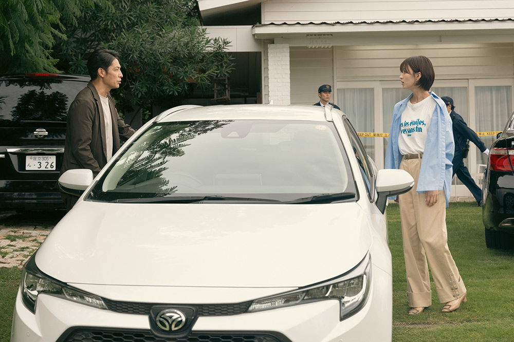 『プロフェッショナル　保険調査員・天音蓮』天音蓮（玉木宏）、栗田凛（岡崎紗絵）