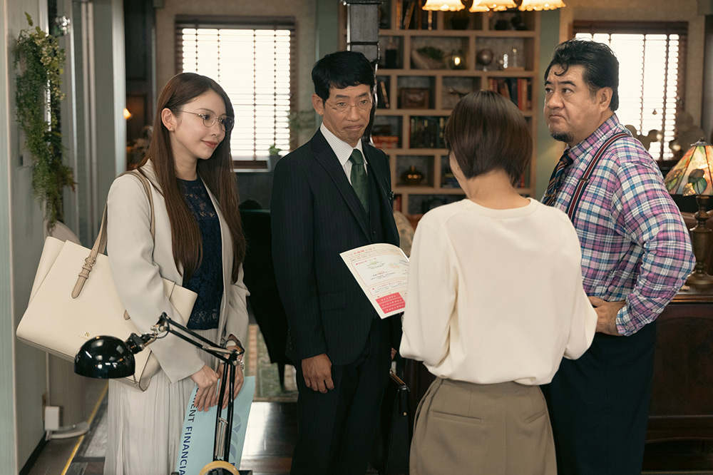 『プロフェッショナル　保険調査員・天音蓮』栗田凛（岡崎紗絵）、沢木孝雄（野間口徹）、深山俊雄（小手伸也）、沙月（結城モエ）