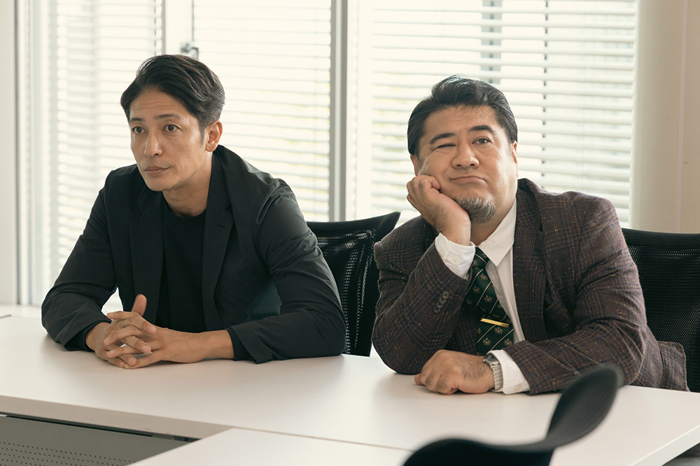 『プロフェッショナル　保険調査員・天音蓮』天音蓮（玉木宏）、深山俊雄（小手伸也）