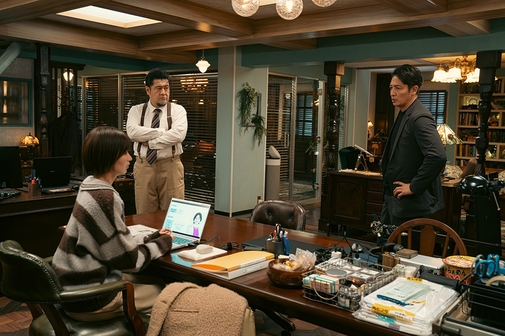 『プロフェッショナル 保険調査員・天音蓮』天音蓮(玉木宏)、栗田凛(岡崎紗絵)、深山俊雄(小手伸也)