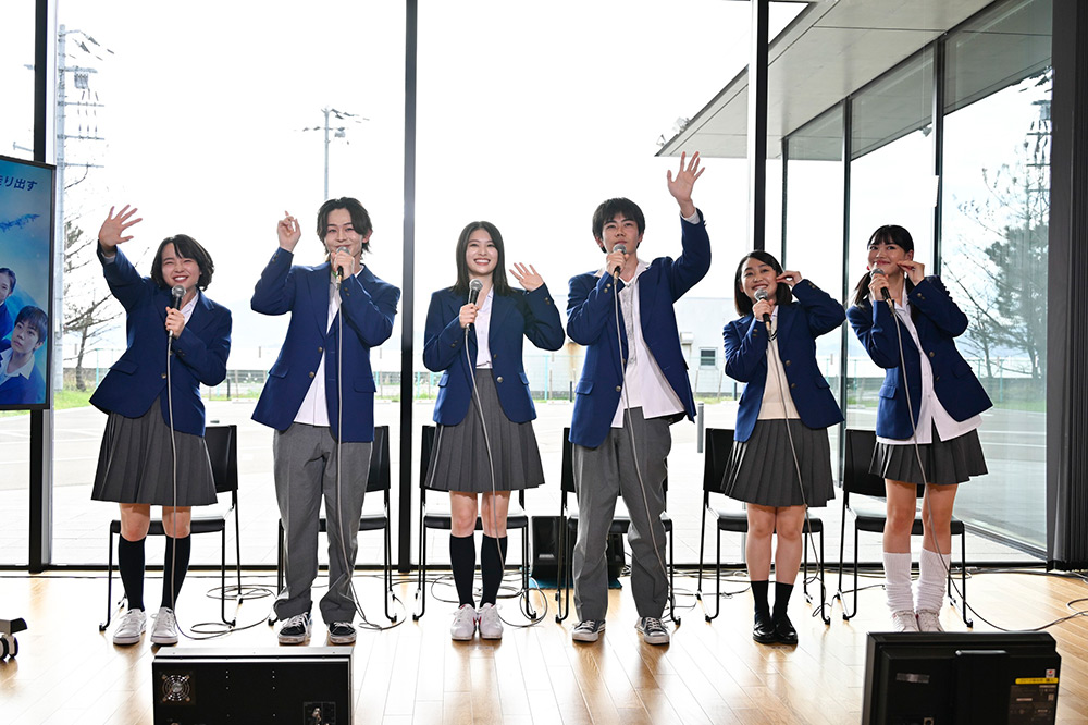 『サバ缶、宇宙へ行く』出口夏希、黒崎煌代、山下永玖、西本まりん、夏目透羽、ゆめぽて