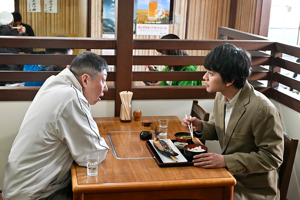 『サバ缶、宇宙へ行く』朝野峻一（北村匠海）、黒瀬正樹（荒川良々）