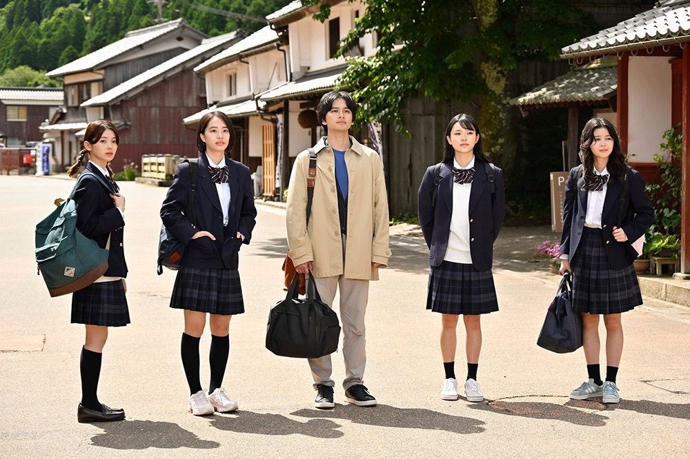 『サバ缶、宇宙へ行く』朝野峻一(北村匠海)、藤倉彩花(池端杏慈)、水谷結(南琴奈)、吉瀬乃愛(蒼戸虹子)、桜庭美咲(横田真子)