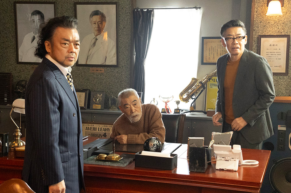 新宿野戦病院 新宿野戦病院 高峰啓介(柄本明)、高峰啓三(生瀬勝久)