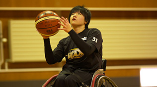 萩野真世選手（車椅子バスケットボール）
