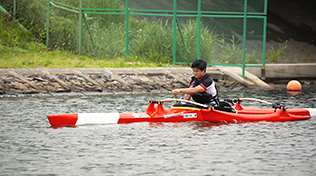 諏訪正晃選手（パラカヌー）