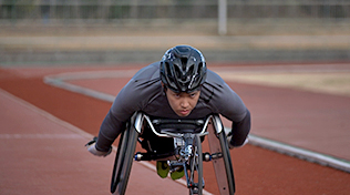 鈴木朋樹選手（車いす陸上）