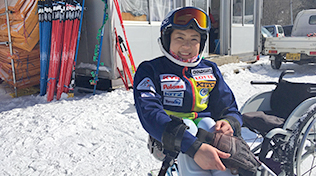 村岡桃佳選手(チェアスキー)
