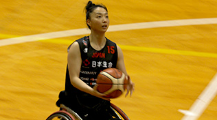網本麻里選手(車いすバスケ)