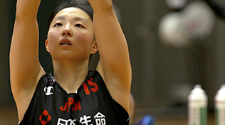 網本麻里選手(車いすバスケ)