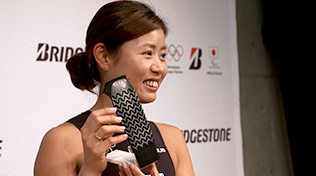 秦由加子選手(パラトライアスロン)