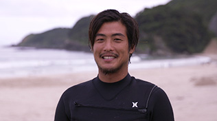大橋海人選手(プロサーファー)