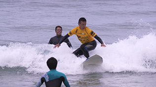 大橋海人選手（プロサーファー）