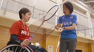 山崎悠麻選手(パラバドミントン)