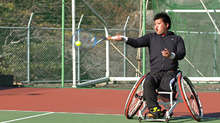 鈴木康平選手(車いすテニス)