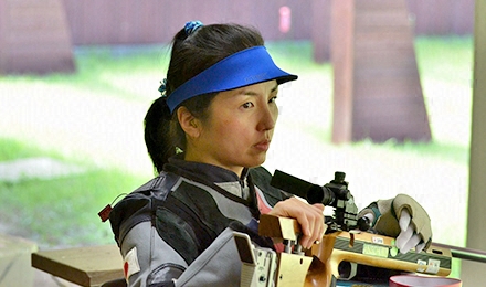 かなりの緊張性だと言う田口さん。銃を置いて呼吸を整える