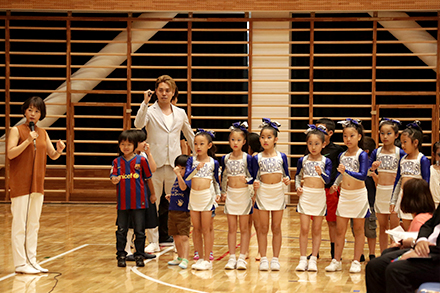 速く走るためのワンポイントレッスンで子供たちも真剣そのもの