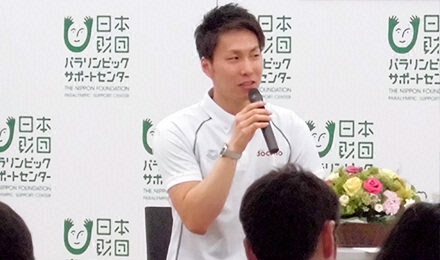 セミナー開始直後は少しだけ硬さが見られた山田拓朗選手。