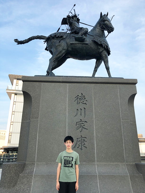 若き頃の家康像(昨年、東岡崎駅前に完成しました)
