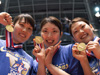 久光・平井香菜子（左）、岩坂名奈＆水田祐未